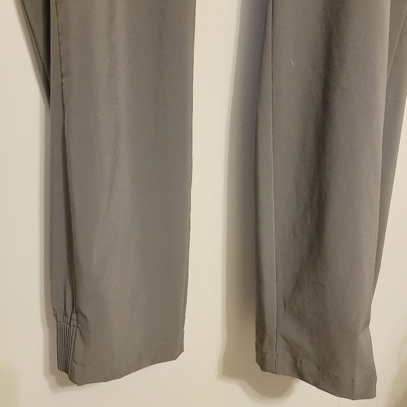 Columbia | Women's Gray Hiking or Workout Pants (Size XL) - Picture 9 of 13